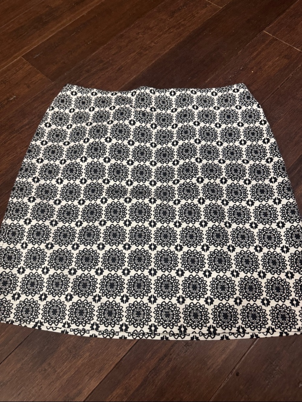 Ann Taylor Black and White Patterned Pencil Skirt